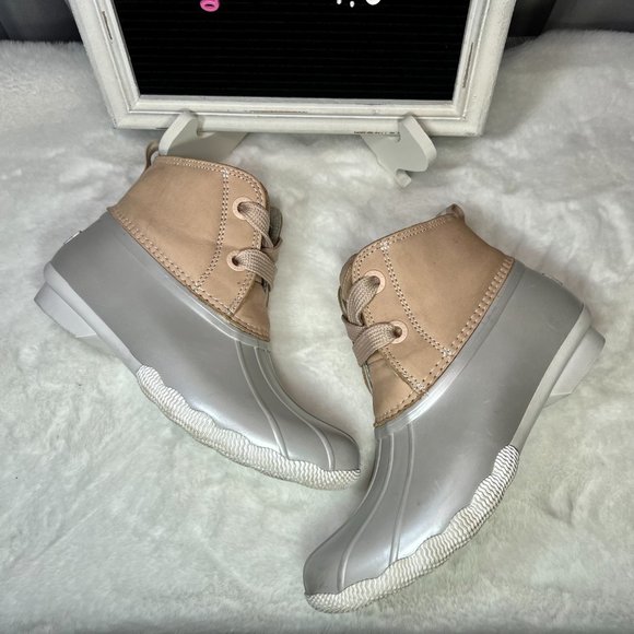 Pink & Silver Sperry 🌨 Saltwater 2-Eye Boot, 7.5 - Picture 5 of 11
